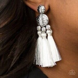 Taj Mahal Tourist - White